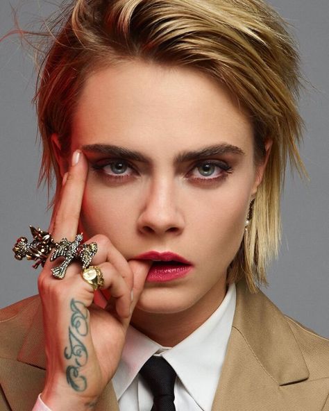 Cara Delevingne Fronts Dior Beauty Campaign Lensed by Jean-Baptiste Mondino — Anne of Carversville Cara Delevingne Photoshoot, Cara Delevingne Hair, Spicy Chilli, Cara Delevingne Style, Clara Alonso, Celebrity Hair, Dior Makeup, Dior Beauty, Famous Girls