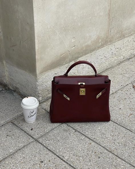 everything burgundy please 🫗 #pinterest #tumblr #inspofinds Burgundy Aesthetic, Burgundy Bag, Hermes Kelly Bag, Kelly Bag, Vintage Hermes, Bags Aesthetic, Instagrammer, Hermes Bags, Hermes Bag