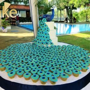 Peacock cupcake tower Peacock Cupcakes Wedding, Peacock Wedding Cake And Cupcakes, Peacock Cupcakes, Cupcake Tower Cake, Peacock Wedding Cake, Peacock Cake, Tower Cake, Wedding Cake Ombre, Peacock Wedding Theme