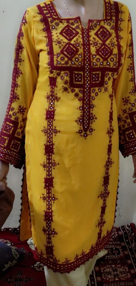 Balochi Dress Design Embroidery, Balochi Dress Design New, Simple Suit Designs, Sindhi Dress, Balochi Embroidery, Kutchi Work, Baby Fancy Dress, Red Henna, Afghani Clothes