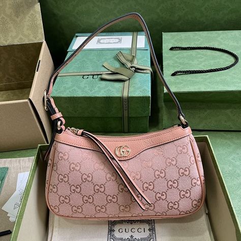 Size: 25x 15x 6.5cm; Contact me to get more details Dream Bags, Luxury Bags Collection, Handbag Essentials, Girly Bags, Luxury Purses, Fancy Bags, Pretty Bags, Cute Purses, Canvas Shoulder Bag