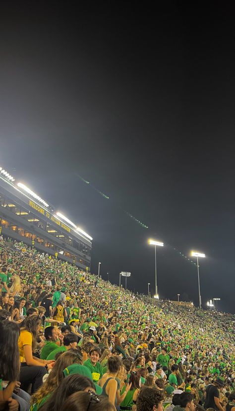 University Of Oregon Aesthetic, College Baddie, Oregon Aesthetic, College Core, Autzen Stadium, Oregon College, Oregon Football, College Vision Board, Tulane University