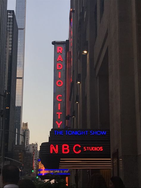 Show Host Aesthetic, Host Aesthetic, Life Vision, Aesthetic City, Life Vision Board, New York Aesthetic, Radio City, City New York, Tonight Show