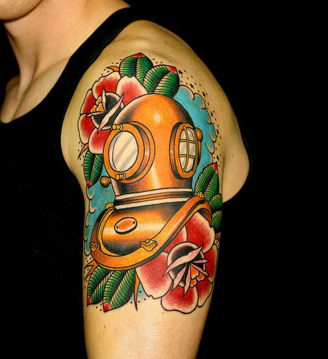 tattoo old school / traditional nautic ink - helmet dive mask Scuba Helmet Tattoo, Diving Helmet Tattoo, Scuba Helmet, Scuba Tattoo, Old School Ink, Helmet Tattoo, Dove Tattoos, Octopus Tattoo Design, Diving Helmet