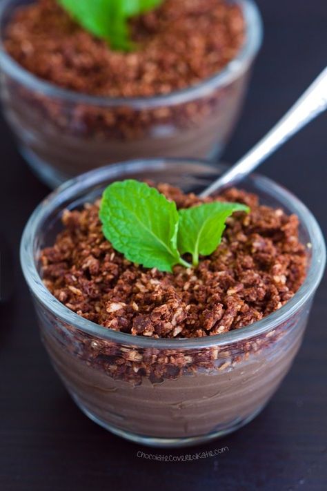 Dirt Pudding Cups - 2 cups milk of choice, 1/4 cup cocoa powder, 1/2 tsp vanilla extract, 1 1/2 cup... Full recipe: http://chocolatecoveredkatie.com/2016/07/25/dirt-pudding-cups-healthy/ @choccoveredkt Oreo Dirt Pudding, Dirt Cups Recipe, Dirt Pudding Cups, Chocolate Dirt, Chocolate Pudding Cups, Healthy Chocolate Pudding, Dirt Pudding, Dirt Cups, Healthy Chocolate Recipes