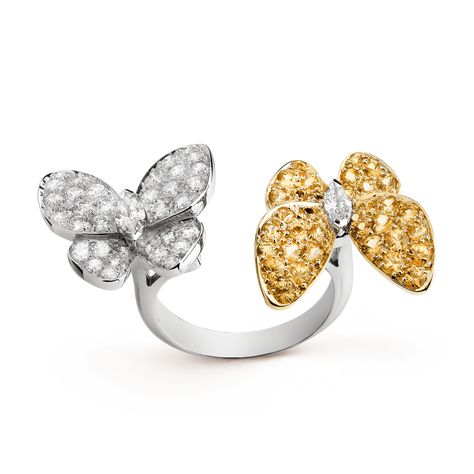 Two Butterfly Between the Finger™ ring - VCARA13600 - Van Cleef & Arpels Van Cleef Arpels Butterfly, Vampire Ring, Butterflies In Flight, Vampire Earrings, Chrome Hearts Ring, Gold Vans, Luxury Wedding Rings, Clover Ring, Van Cleef & Arpels