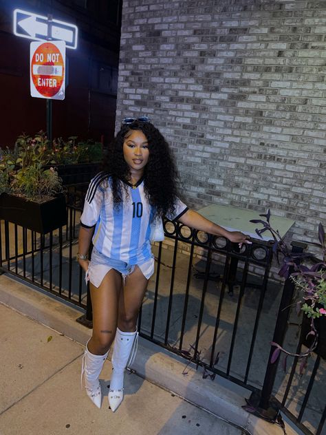 Black Girl Date Night Outfit Soccer Jersey Boots
Shorts and high boots. Soccer Jersey outfit black girl fall fashion. Street wear. Messi jersey Jersey And Heels Outfits, Jersey Outfit Ideas For Black Women, Jersey Party Outfit Black Women, Jersey Outfit With Shorts, Oversized Jersey Outfit Black Women, Baseball Jersey Outfit Black Women, Jersey And Shorts Outfit Women, Jersey Dress Outfit Black Women, Football Jersey Outfit Black Women