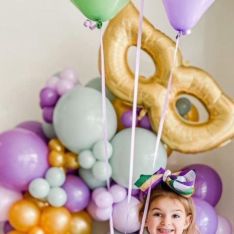 Ashley Cash, Party shop & balloons in Louisiana on Instagram: "The cutest little reveler! Throwback to Mardi Gras in our old shop thanks to @SouthernShutterPhotographyLLC⁠
⁠
⁠
@thewhodavidges #mardigrasballoons #purplegreenandgold #mardigras #mardigrasparty" Mardi Gras Party, Toddler Birthday, Party Shop, 3rd Birthday, Mardi Gras, Green And Gold, Balloons, Purple, Birthday