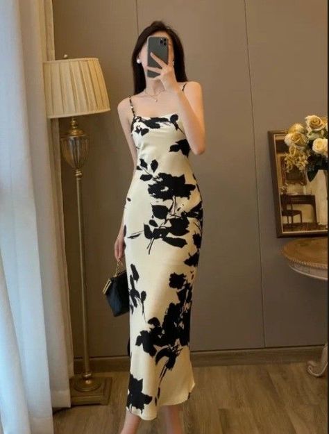 Floral Bodycon Dress Outfit, Bodycon Dress Outfit, Women Prom Dresses, Floral Bodycon Dress, Prom Dresses Black, Camila Morrone, Elegant Outfit Classy, Gowns Dresses Elegant, Modest Dresses Casual