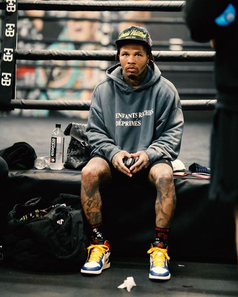 Mens Clothing Trends, Gervonta Davis, Boxing Clothes, Boxing Images, Sports Fashion Men, Black Men Fashion Casual, Ufc Fighters, Sports Marketing, Save Outfits