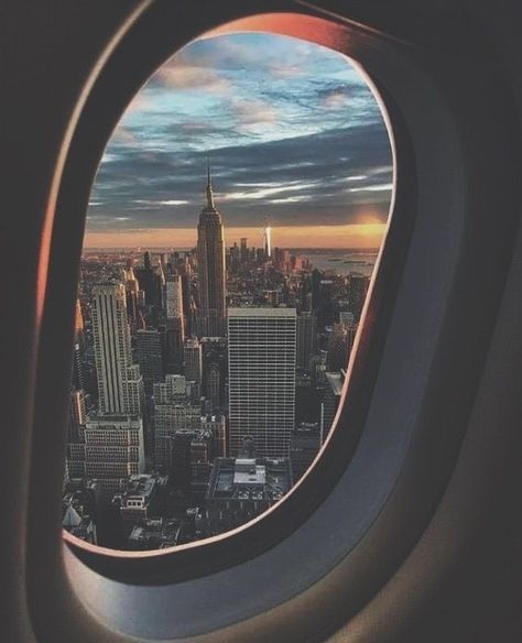 Plane Window View, Pilot Life, Maple Creek, Airport Vibes, Travel New York, Plane View, Aesthetic New York, Plane Window, Barbie Drawing