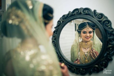 Photo of Bride looking in the mirror shot Bride Mirror Photo, Bride Mirror, Mirror Photoshoot, Marriage Photo, Photo Of Bride, Nice Couple, Looking In The Mirror, Bride Photos Poses, Mirror Photography