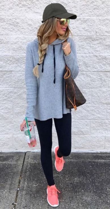 activewear outfits are super cute lazy girl outfits that still look polished! Lazy Girl Outfits, Wander Outfit, Chique Outfit, Airport Outfits, How To Wear Leggings, Legging Outfits, Outfit Trends, Sporty Outfits, Inspired Outfits