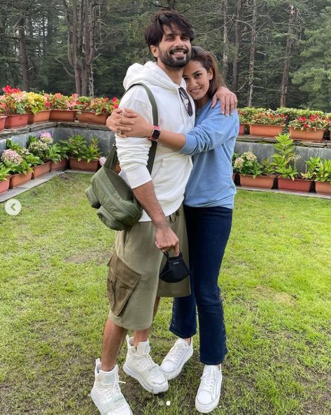 Shahid Kapoor and Mira Rajput have been one of Bollywood’s favourite couples since their beautiful wedding. They have the cutest babies and also some of […] Meera Kapoor, Shahid Kapoor And Mira Rajput, Mira Kapoor, Romantic Picture, Cutest Babies, Mira Rajput, Bollywood Outfits, Shahid Kapoor, Bollywood Couples