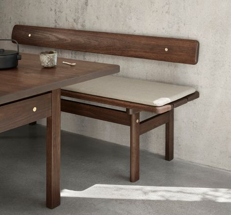 Børge Mogensen's Asserbo Series comprises a table and bench – Carl Hansen - ScandinavianDesign.com Shaker Style Furniture, Bench With Cushion, Danish Modern Furniture, Carl Hansen & Son, Borge Mogensen, Carl Hansen, Outdoor Side Table, Cabinet Makers, Lounge Chair Outdoor