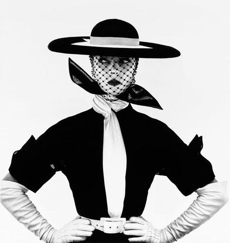 Ph: Irving Penn. Black and White  Vogue  Cover (Jean Patchett) , New York, 1950 Gelatin silver print © Condé Nast Famous Portrait Photographers, Martin Munkacsi, Jean Paul Goude, Best Fashion Photographers, Edward Steichen, David Lachapelle, Famous Portraits, Irving Penn, Guy Bourdin