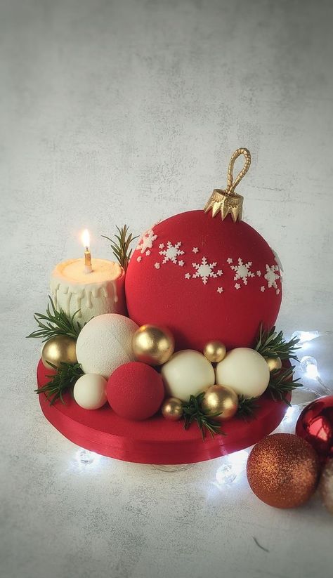 Christmas Box Cake Ideas, Winter Cake Decorating Ideas, Chocolate Christmas Ornaments, Bauble Cake, Christmas Cake Balls, Christmas Ornament Cake, Eid Cupcakes, Ornament Cake, Bomb Cake