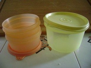 Cleaning old Tupperware Old Tupperware, Tupperware Products, Yellow Soft, Washing Powder, Cleaning Storage, Washing Up Liquid, Dishwashing Liquid, House Things, Vintage Tupperware