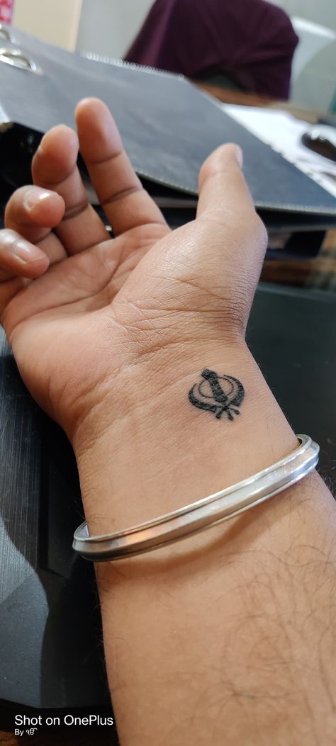 Ik Onkar Tattoo, Sikhism Tattoo, Punjabi Tattoo Ideas Women, Khanda Tattoo Design, Sikh Tattoo Ideas, Ek Onkar Tattoo, Khanda Tattoo, Sikh Tattoo, Punjabi Tattoo