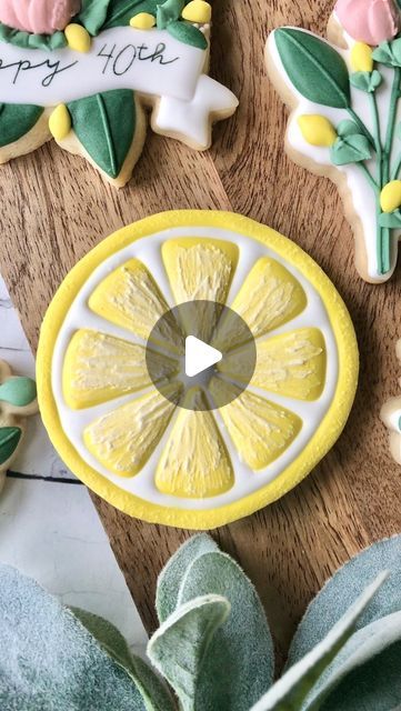 Lemon Decorated Cookies, Fruit Sugar Cookies, Bridal Cookies, Lemon Sugar Cookies, Cookie Videos, Summer Cookies, Sugar Cookie Designs, Lemon Decor, Lemon Cookies