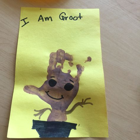 Groot handprint! Fun activity for toddlers and preschoolers! Disney Crafts For Kids, Summer Crafts For Toddlers, Hero Crafts, Superhero Crafts, Activity For Toddlers, Baby Art Projects, Fun Activities For Toddlers, Toddler Arts And Crafts, Unicorn Pictures