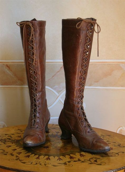 Hooker Boots, Boots Victorian, Historical Shoes, Victorian Shoes, Victorian Boots, Shoes For, Glamour Vintage, Old Boots, Steampunk Style