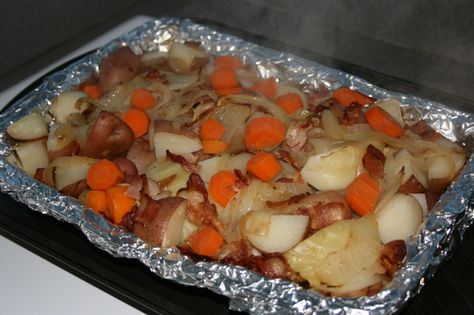 recipe-potatoes cabbage Carrots In Oven, Ham And Cabbage, Baked Cabbage, Cabbage And Potatoes, Potatoes In Oven, Chicken And Cabbage, Potato Bake, Bacon Potato, Roasted Cabbage