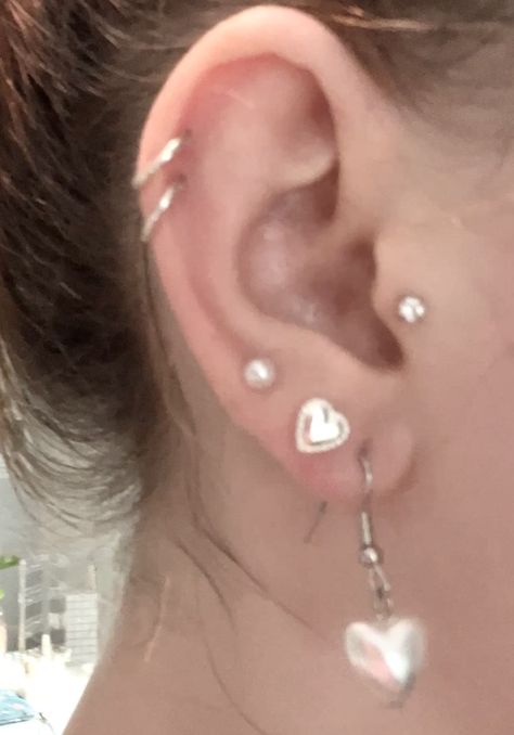 Triple Lobe Piercing Ideas Silver, 2 Helix Piercings, Double Lobe And Helix Piercing, Double Helix Piercing Hoop, Doubles Piercings, Four Lobe Piercings, Triple Lobe Piercing Ideas, Double Lobe Piercing Ideas, Double Helix Piercing Ideas