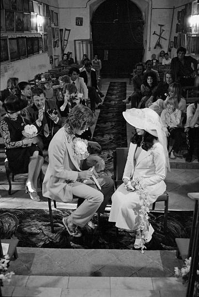 Bianca Jagger Wedding, Mick Jagger Wife, Wine Aunt, Celebrity Wedding Photos, Julie Christie, Bianca Jagger, Marianne Faithfull, Iconic Weddings, Studio 54