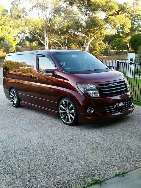 Grill Nissan Elgrand E51, Nissan Elgrand, Toyota Hiace, Family Car, Toyota Tundra, Mens Vans, Camper Van, Van Life, Car Design