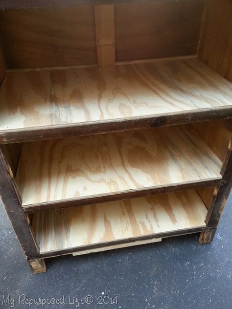 Repurposed Chest Of Drawers, Drawer Bookshelf, Antiquing Furniture Diy, Diy Drawers, Diy Dresser, Bookshelves Diy, Furniture Showroom, Creative Furniture, Repurposed Furniture Diy