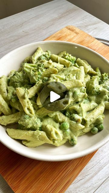 Garlic Peas, Flavorful Broccoli, Steam Broccoli, Pea Pasta, Creamy Peas, Pea Pesto, Vegan Blog, Cooked Pasta, Steamed Broccoli