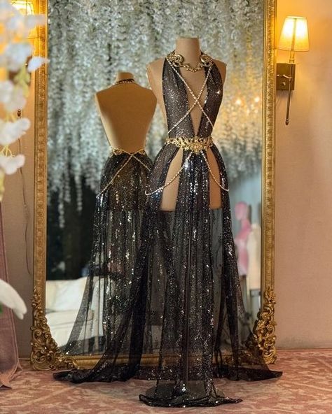 19K likes, 120 comments - designerdaddy_ on January 17, 2024: "🖤 hello, Feyre darling. 🖤 
.
#acotar #feyre #booktok #sarahjmaas". Feyre Solstice Dress, Acotar Starfall Dress, Rhysand Cosplay, Feyre Dress Under The Mountain, Feyre Dress, Feyre Cosplay, Acotar Cosplay, Court Clothes, Hello Feyre Darling