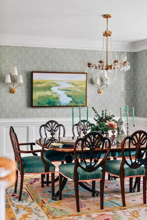 30 Traditional Dining Room Ideas 2024 – The Crafty Hacks British Colonial Dining Room, British Colonial Dining, Traditional Dining Room Ideas, Chinoiserie Living Room, Colonial Dining Room, Italian Dining Room, Thibaut Wallpaper, Traditional Dining Rooms, Rustic Wooden Table