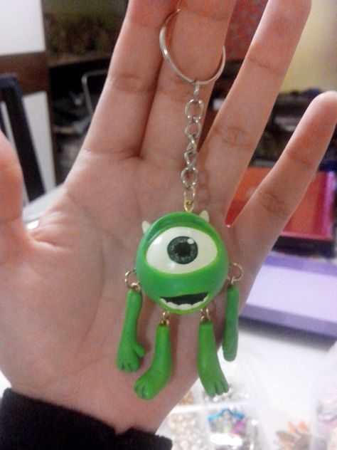 Arcilla polimérica por wcute charms: Monsters inc Mike wasausky llavero Monster Ink, Monsters Inc Mike, Monsters Inc, Clay Charms, Clay Crafts, Scream, Charms, Personalized Items, Drop Earrings