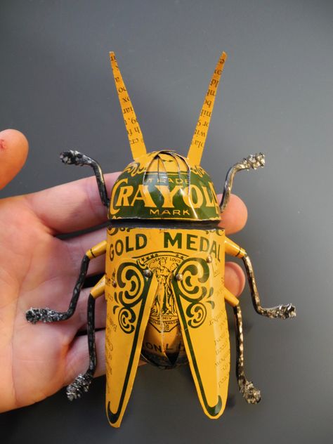 Tin Bug. Coleoptera Crayolae By TJ McDermott www.tjmcdermott.com Cardboard Bugs, Insect Art Projects, Arte Occulta, Tin Can Art, Bug Art, Bijoux Fil Aluminium, Upcycled Art, Found Object Art, Tin Art