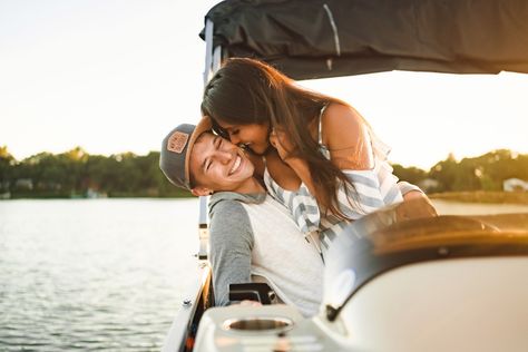 Jet Ski Engagement Photos, Pontoon Boat Engagement Pictures, Fishing Boat Engagement Photos, Pontoon Engagement Pictures, Pontoon Photoshoot, Fishing Engagement Photos, Photo Scenery, Fishing Engagement, Boat Engagement Photos