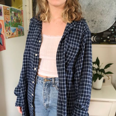 Blue Flannel Shirt Outfit, Blue Flannel Outfit Women, Blue Grunge Outfit, Flannel Outfits Girl, Vintage Flannel Outfits, 90s Flannel Outfits, Blue Flannel Outfits, Flannel Outfit Women, Blue Flannel Outfit