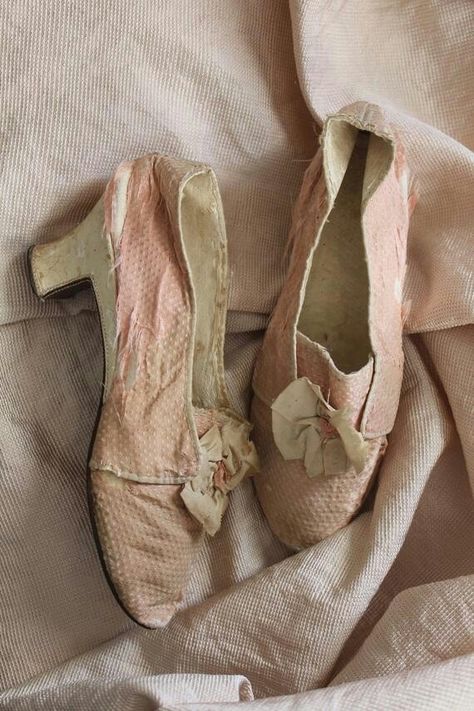 18th century silk shoes 18th Century Shoes, Antique Shoes, Fairytale Shoes, Silk Shoes, Century Shoes, Pink Board, 18th Century Women, Historical Shoes, Belle Epoch