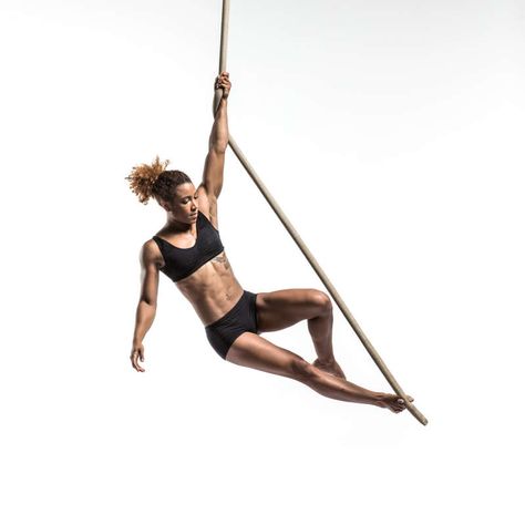 Female short rope 5 - Bodies In Motion Bodies In Motion, Female Parkour, Acrobatic Poses, Body Types Women, Female Shorts, Yoga Mindfulness, Circus Performers, Martial Artists, Dynamic Poses