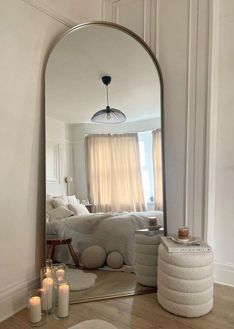 Paradise Decor, Bedroom Corner, Minimalist Room, Apartment Decor Inspiration, Room Makeover Bedroom, Dream Apartment, Metal Mirror, Room Makeover Inspiration, Home Room Design