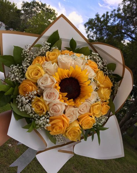 Sunflowers And Roses, Luxury Flower Bouquets, Flower Bouquet Diy, Flower Gift Ideas, Boquette Flowers, Flowers Bouquet Gift, Nothing But Flowers, Fresh Flowers Arrangements, Flower Therapy