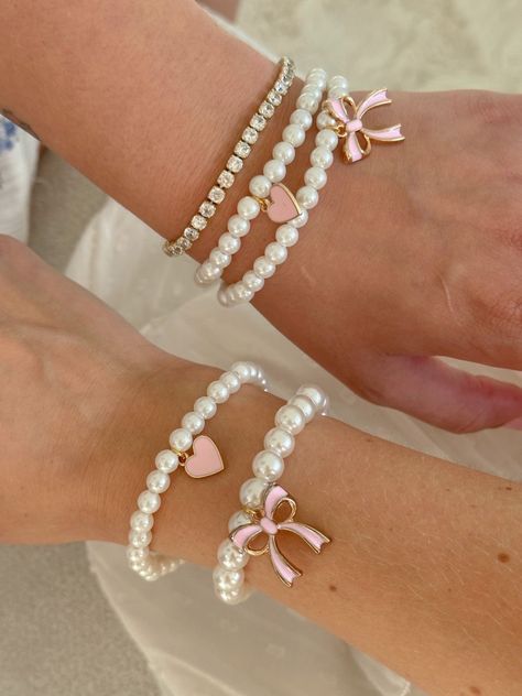 Couqutte Jewelry, Pink Bows Aesthetic, Matching Bracelets Aesthetic, Brookie Yancey, Preppy Bracelet Stack, Kalung Manik-manik, Desain Quilling, Gelang Manik-manik, Pola Gelang