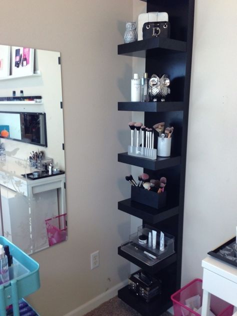 Interesting idea for make-up storage using an IKEA shelving unit. Shelf Makeup, Lack Shelf, Rangement Makeup, Black Shelf, Salon Suites, Makeup Organizers, Vanity Room, Makeup Rooms, Glam Room