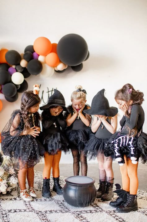 Tomato Cage Ghost, Halloween Themed Birthday Party, Ghost Diy, Witch Party, Holloween Costume, Witch Please, Halloween Photoshoot, Tutu Dresses, Birthday Halloween Party