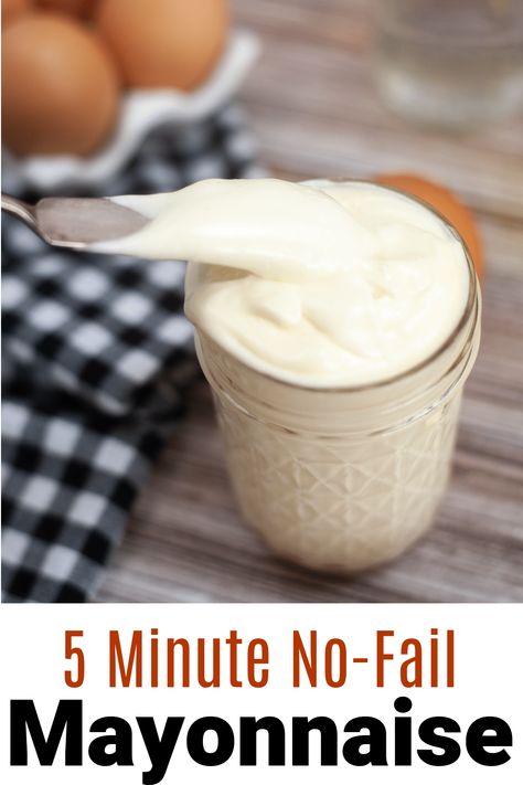 This homemade, no-fail homemade mayonnaise recipe will change your life! It is light with a rich flavor - you will never buy store-bought again! Mayonnaise Homemade, Carrot Bread Recipe, Pesto Aioli, Homemade Mayonnaise Recipe, How To Make Mayonnaise, Frugal Cooking, Mayo Recipe, Homemade Mayo, Mayonnaise Recipe