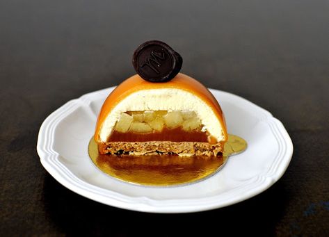 Caramel Apple Entremet, Chocolate Cremeux Cake, Mini Dome Dessert, Fine Dining Apple Desserts, Apple Plated Desserts, Thanksgiving Entremet, Fancy Apple Desserts, Apple Patisserie, Christmas Dessert Recipes Fancy