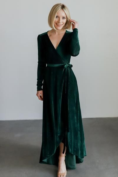 Velvet Bridesmaids Dress, Fashion Baddie, Stunning Bridesmaid Dresses, Velvet Dress Long, Velvet Bridesmaid Dresses, Velvet Wrap Dress, Chubby Fashion, Green Velvet Dress, Baltic Born