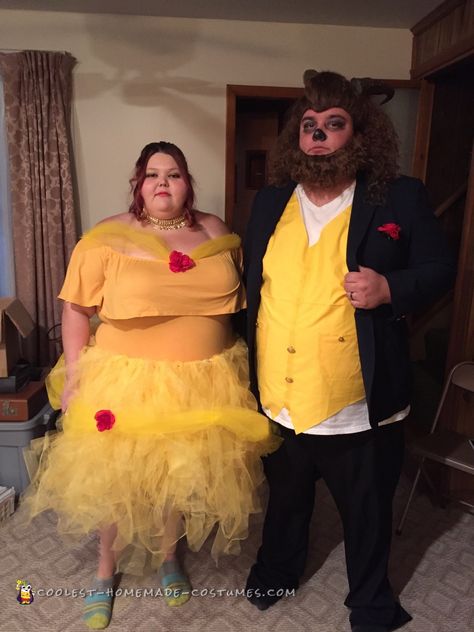 Coolest DIY Belle of the Ball and her Beast couple costume Beauty And The Beast Halloween Costume, Beauty And The Beast Halloween, The Beast Costume, Beauty And The Beast Diy, Cheshire Cat Costume, Beauty And The Beast Costume, Halloween Parejas, Kostum Halloween, Beast Costume