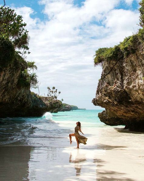 We should be the way we want to see the world 📌 Mtende Beach, Zanzibar, Tanzania 🇹🇿 Zanzibar Beaches, Zanzibar Tanzania, South America Travel, Beach Photoshoot, Travel List, See The World, Africa Travel, Travel Photographer, Canada Travel